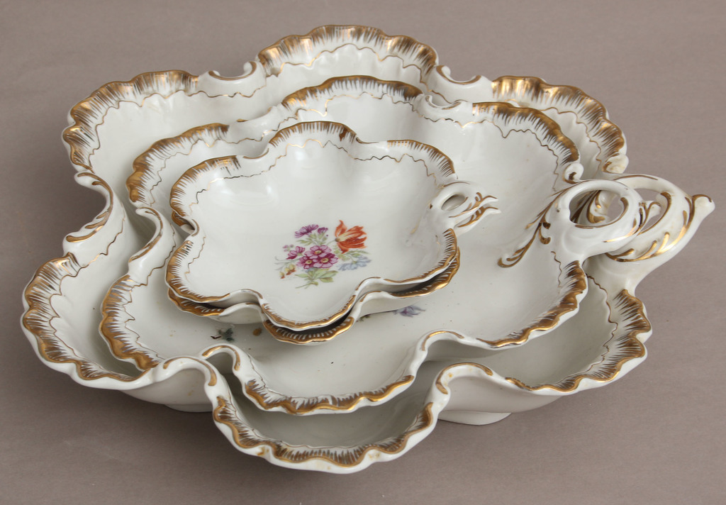 Porcelain serving plates set (4 pcs.)