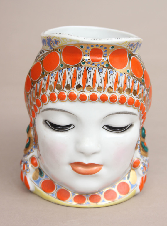 Dekoratīva porcelāna krūze ''Meitene(Piens)''