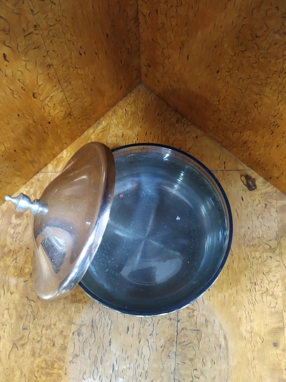 Metal sweet bowl with lid