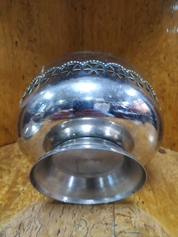 Metal sweet bowl with lid