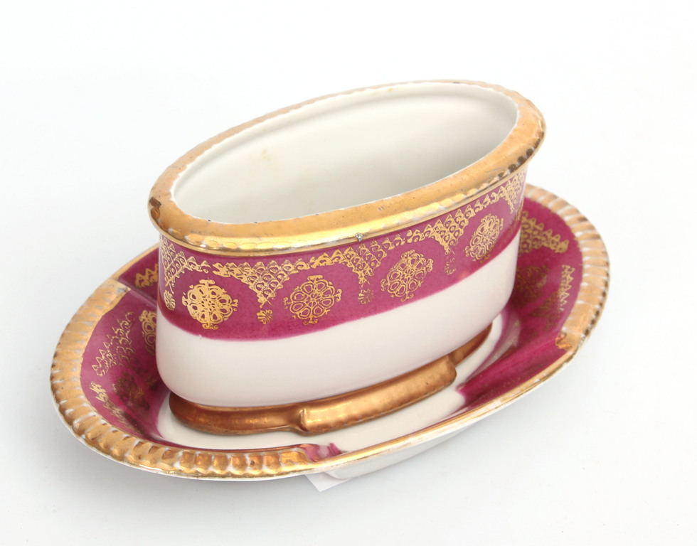 Porcelain napkin holder with gilding