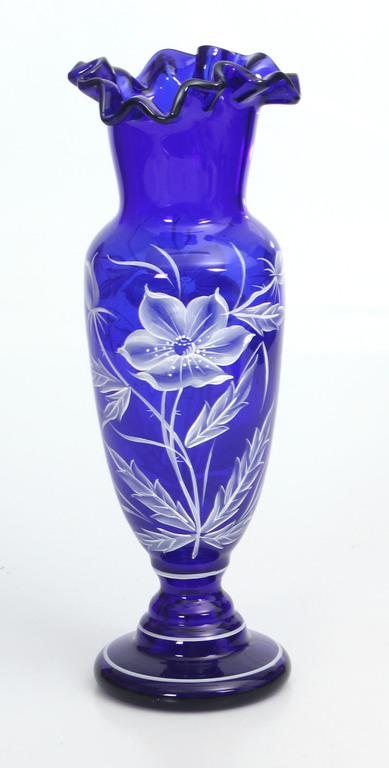 Стеклянная ваза из цветного стекло с росписью