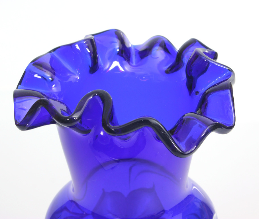 Стеклянная ваза из цветного стекло с росписью