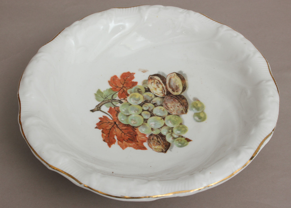 Porcelāna šķīvis augļu servēšanai