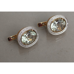 Gold earrings with brilliants and praseolite