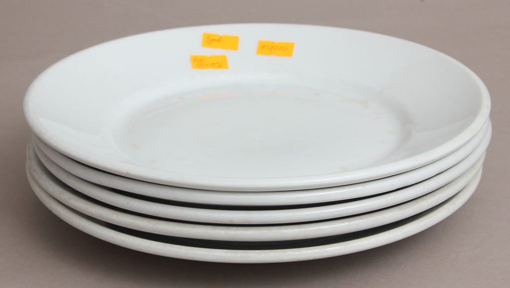 Porcelain plates (5 pieces) with swastika