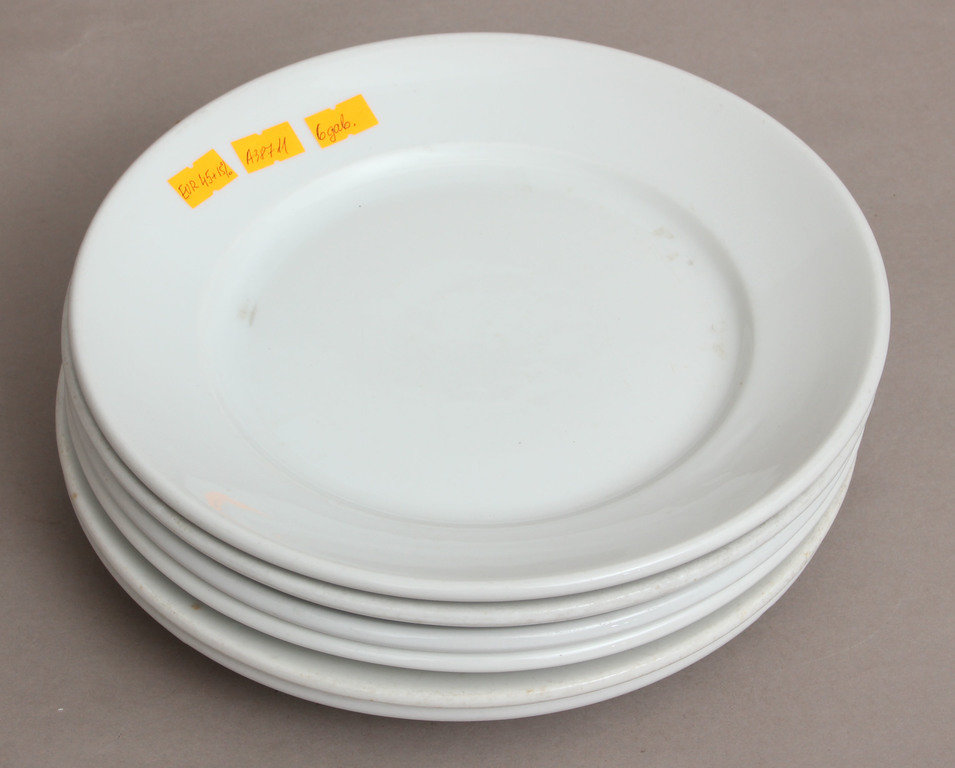 Porcelain plates (6 pieces) with swastika