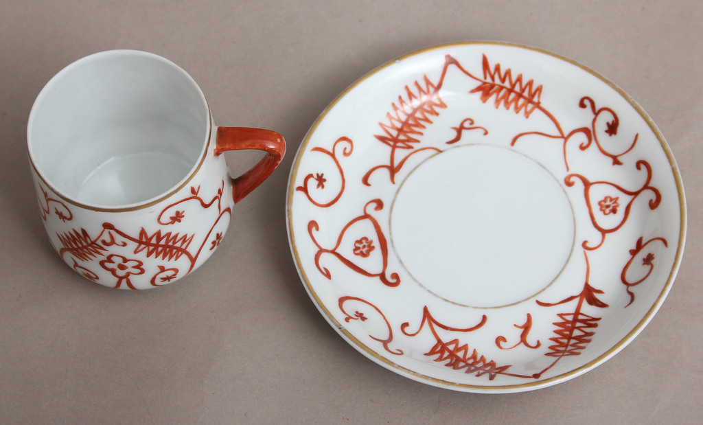 Porcelain set - 4 cups with saucers