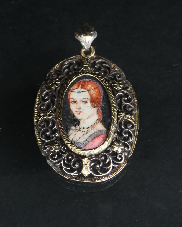 Gold pendant with miniature