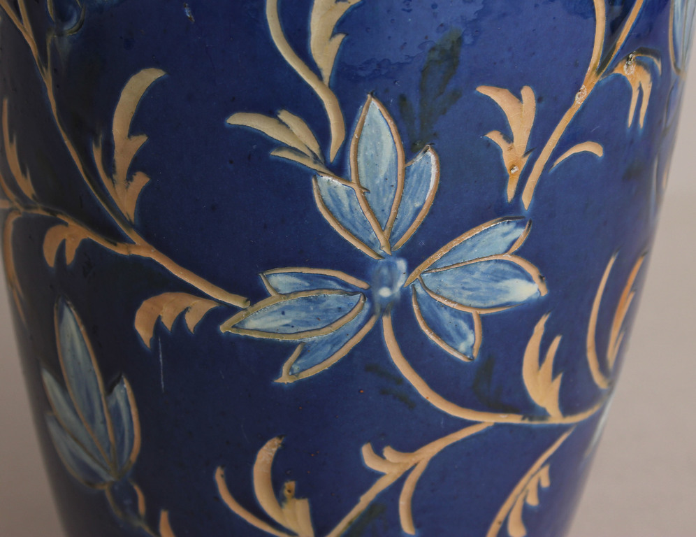Синяя керамическая ваза 