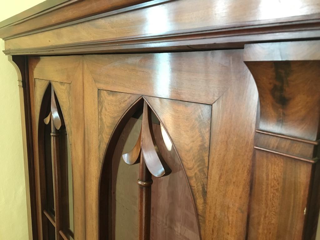 Biedermeier style showcase with spear-shaped door jambs
