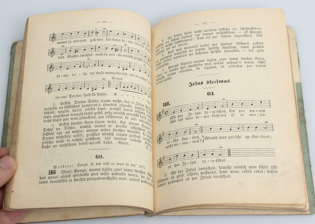 Dziesmu grāmata Kurzemes skolām(ar notīm)
