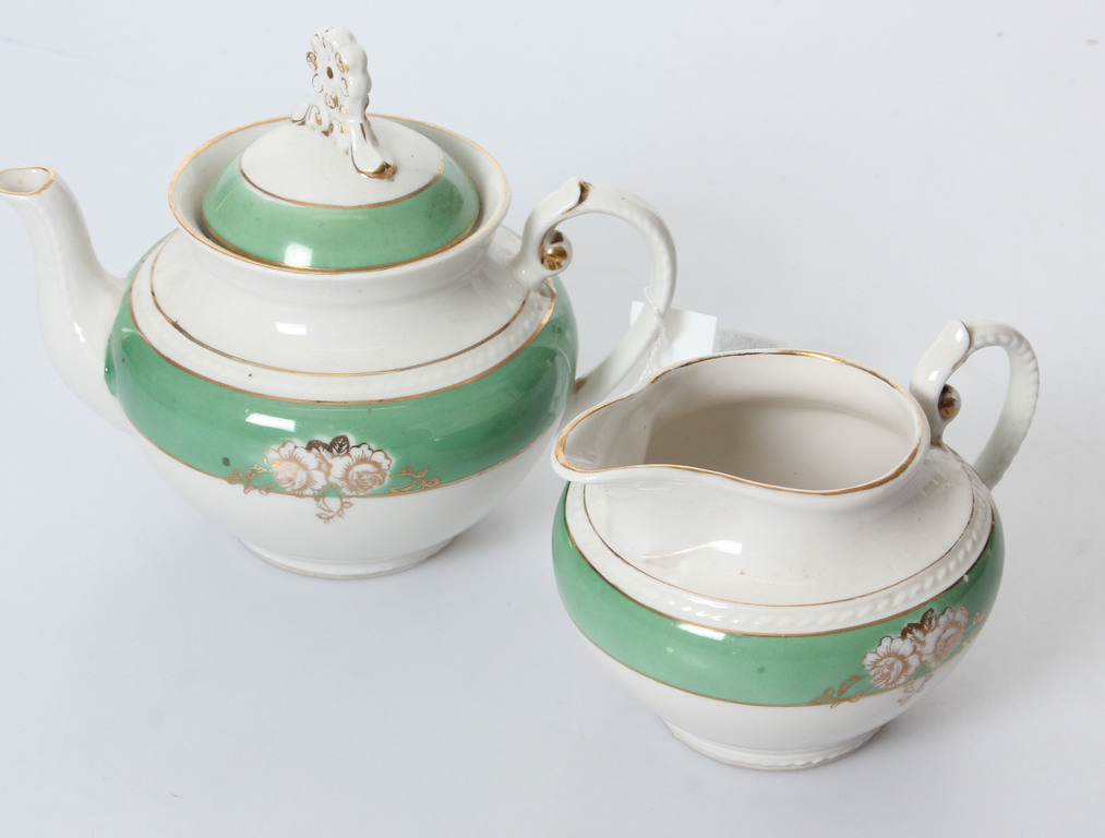 Porcelain teapot with cream container