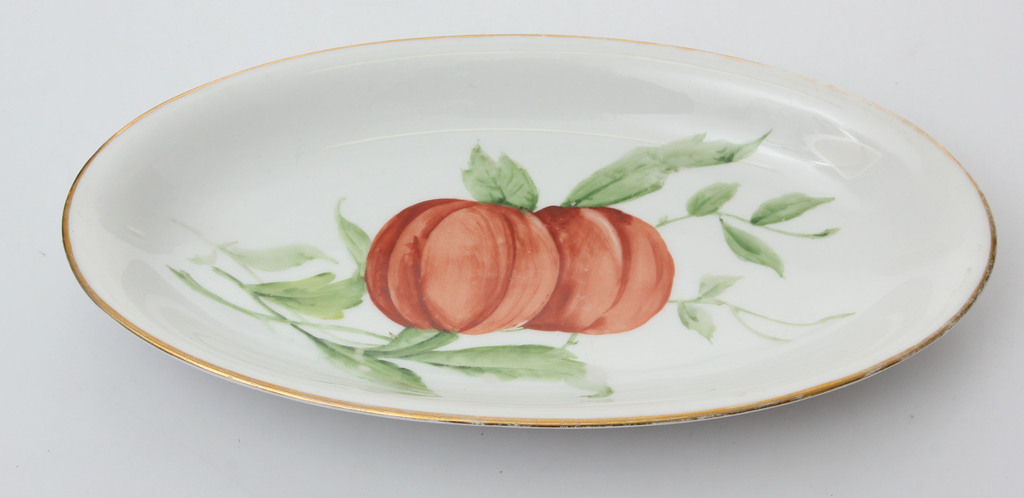 Porcelain serving plate