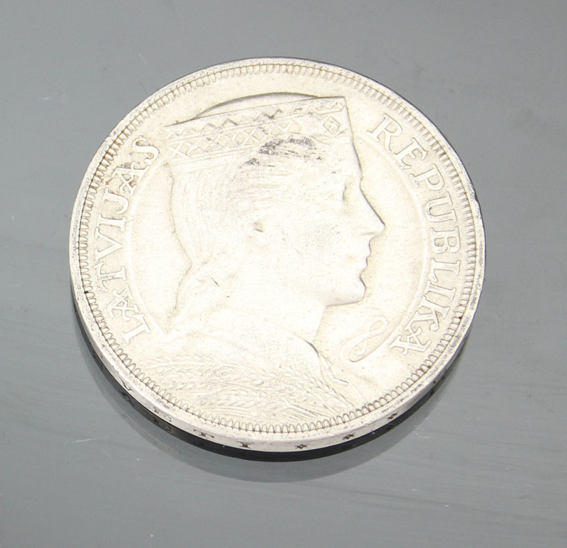 Silver 5 lats coin