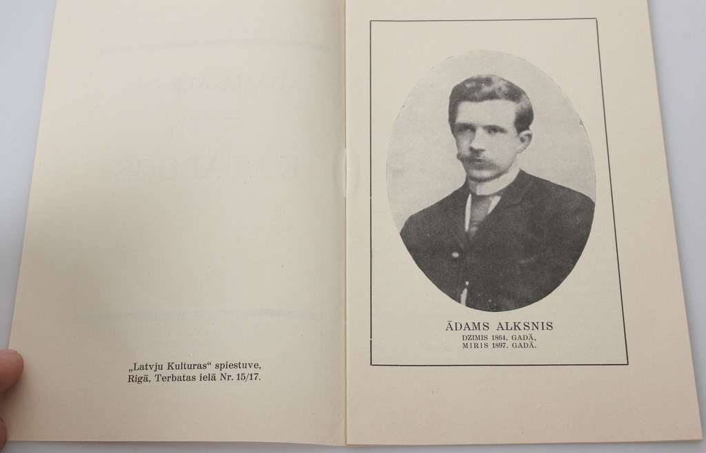 2 cataloges - Adama Alkšņa piemiņas izstādes katalogs, gleznu izstādes katalogs