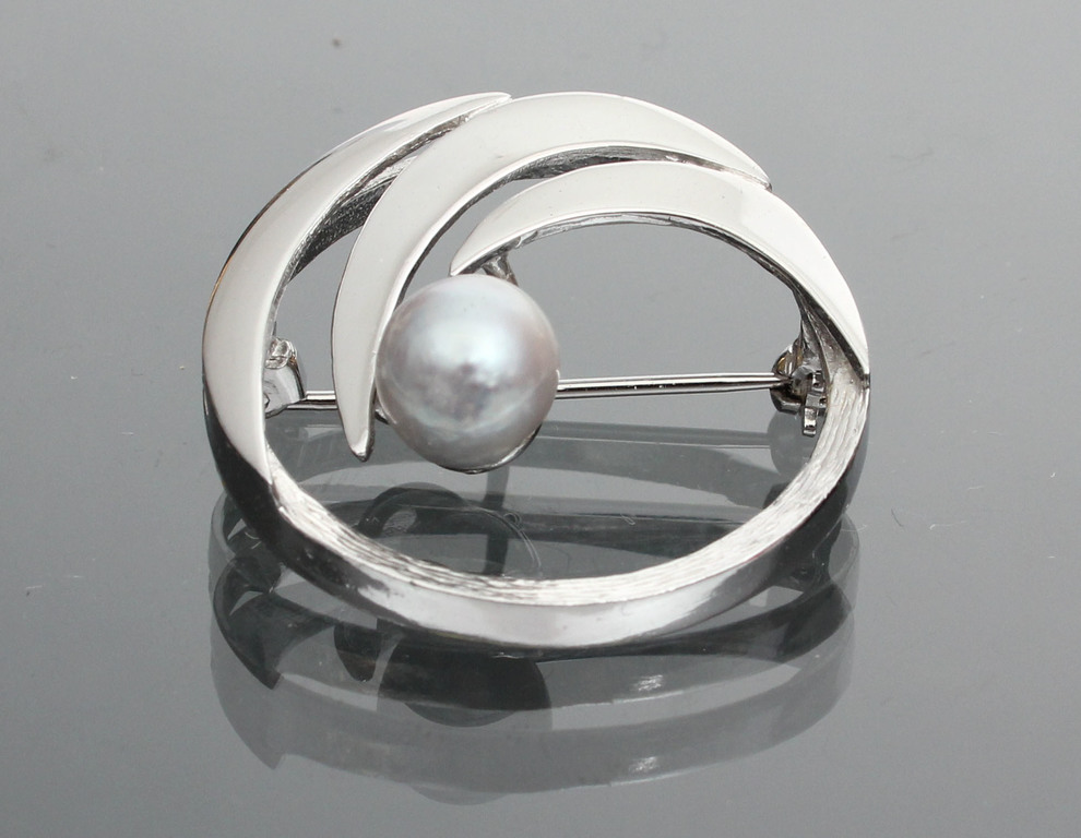Серебряная брошь в стиле модерн с натуральной жемчужиной