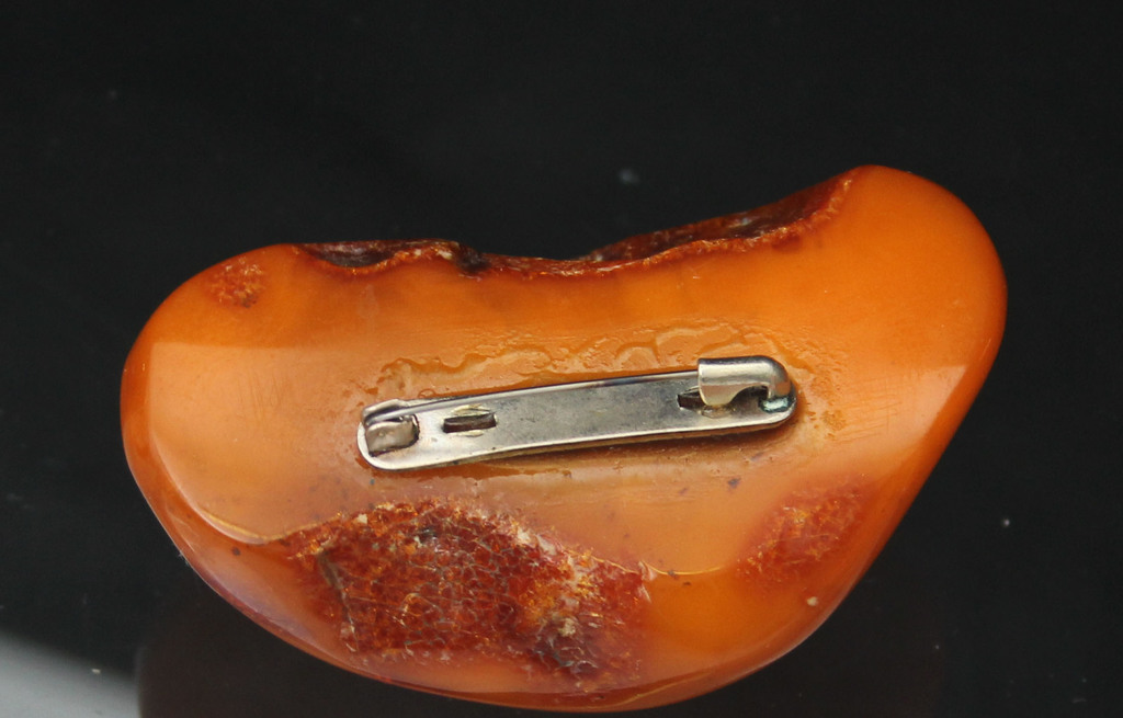 Natural Baltic amber brooch, 33 g