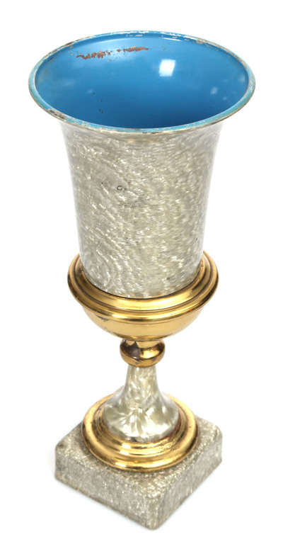 Металлическая чашка с эмалью