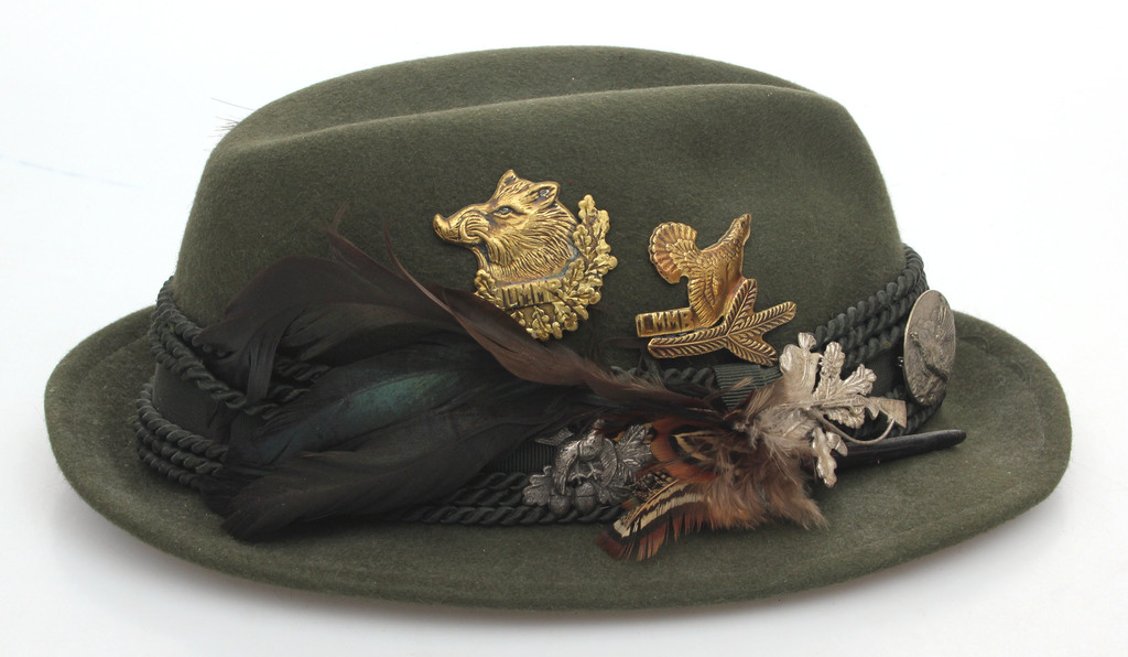 Hunter's hat with 13 silver pins