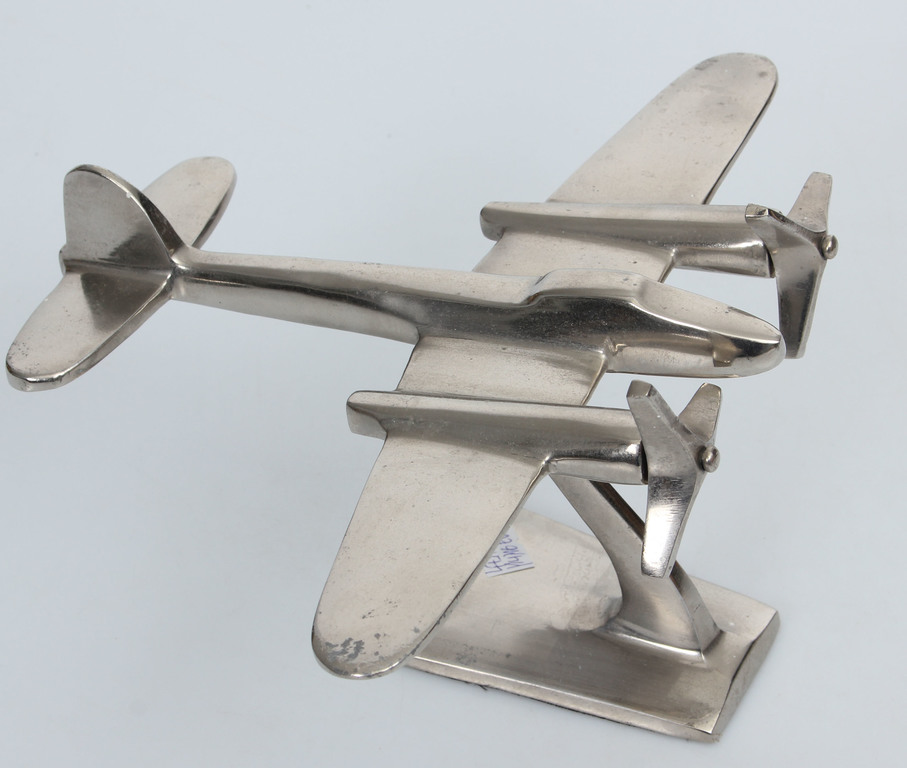 Metāla lidmašīnas modelītis