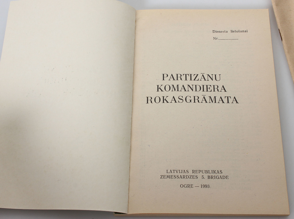 2 books - Partizānu komandiera rokasgrāmata, Civilās aizsardzības nemilitāro formējumu sagatavošanas programma