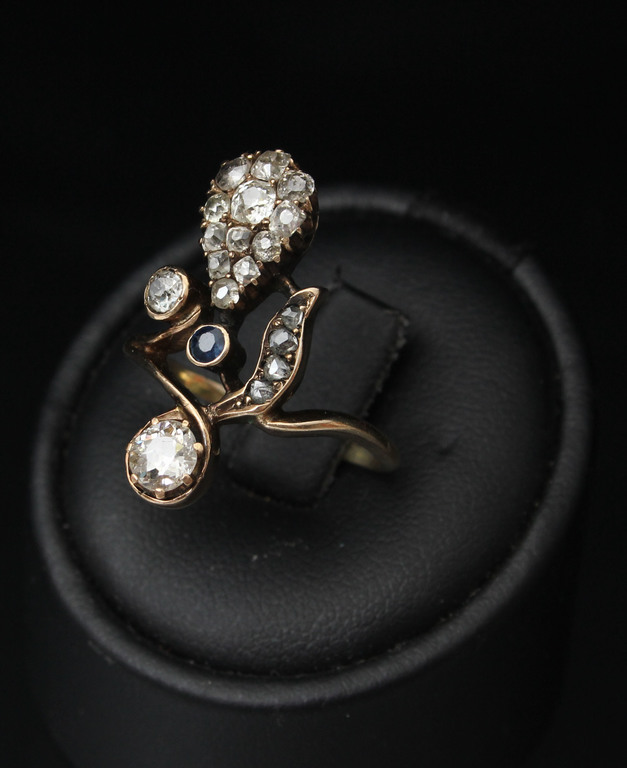 Золотое кольцо с бриллиантами, алмазами и сапфирами