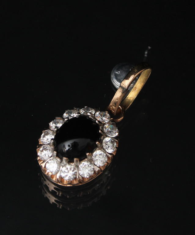 Gold pendant with zircons and black onyx