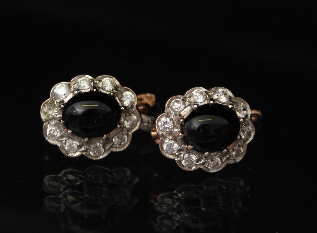 Gold earrings with zircons and black onyx