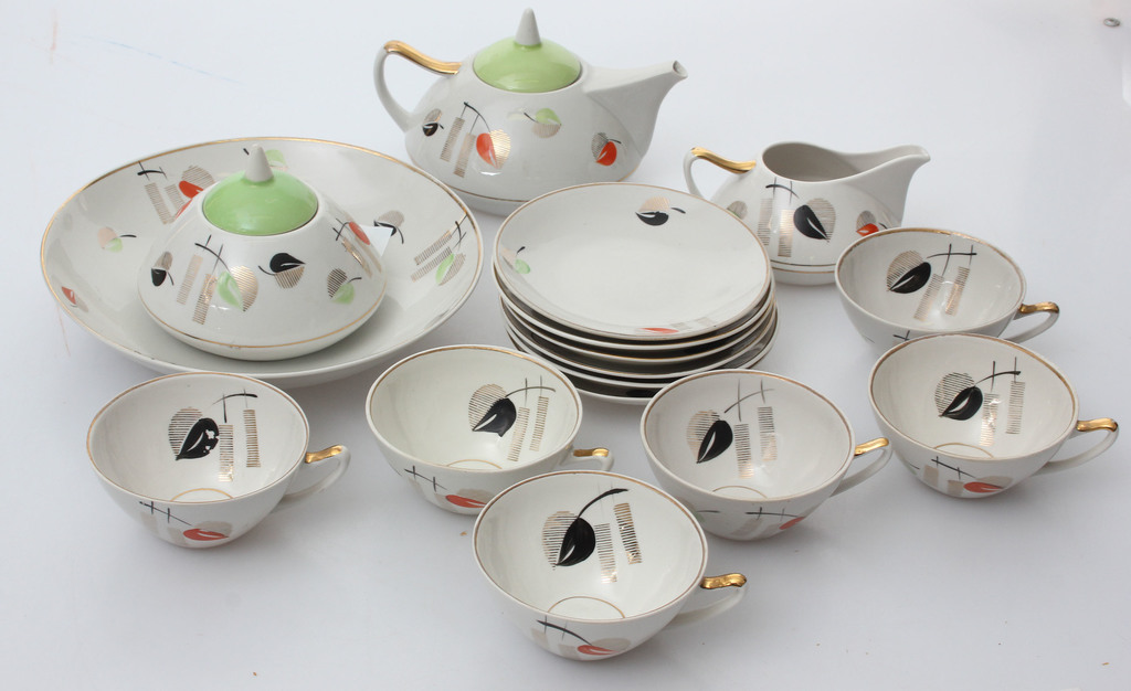 Porcelain set for 6 persons 