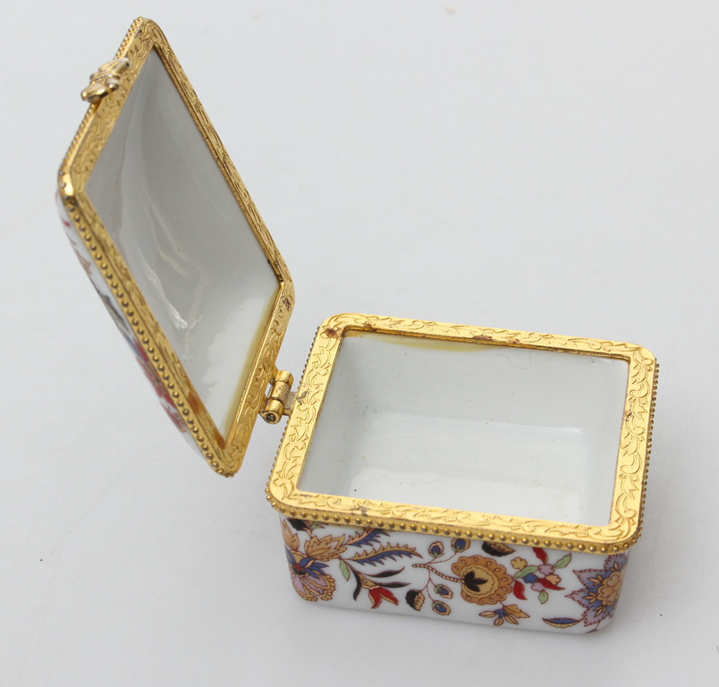 Porcelain box with metal finish