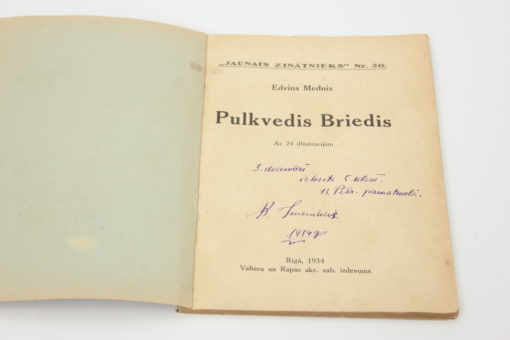 Book Pulkvedis Briedis with 24 illustrations, Edvins Mednis
