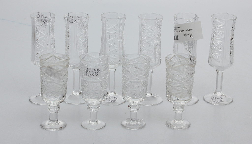 Crystal glasses - 6 medium, 4 small