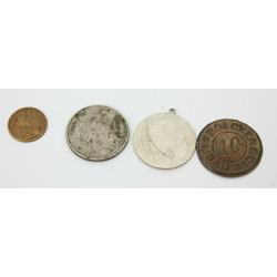 4 monētas dažādas 