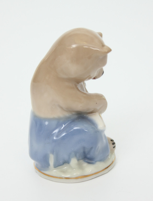 Фарфоровая статуэтка «Медведь с балайкой» 
