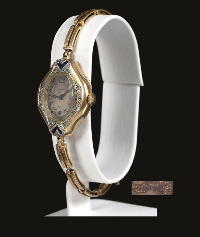 Sieviešu zelta rokas pulkstenis ar safīriem un dimantiem