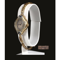 Женские золотые часы с сапфирами и бриллиантами