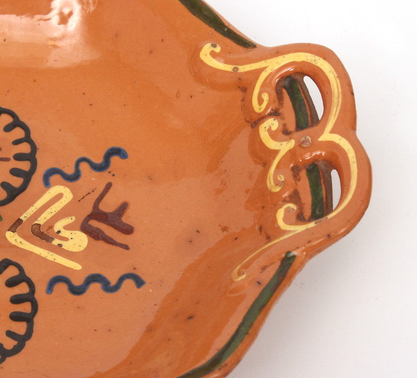 Keramikas servējamais šķvīs ovālā formā