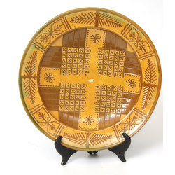 Dekoratīvs keramikas šķīvis