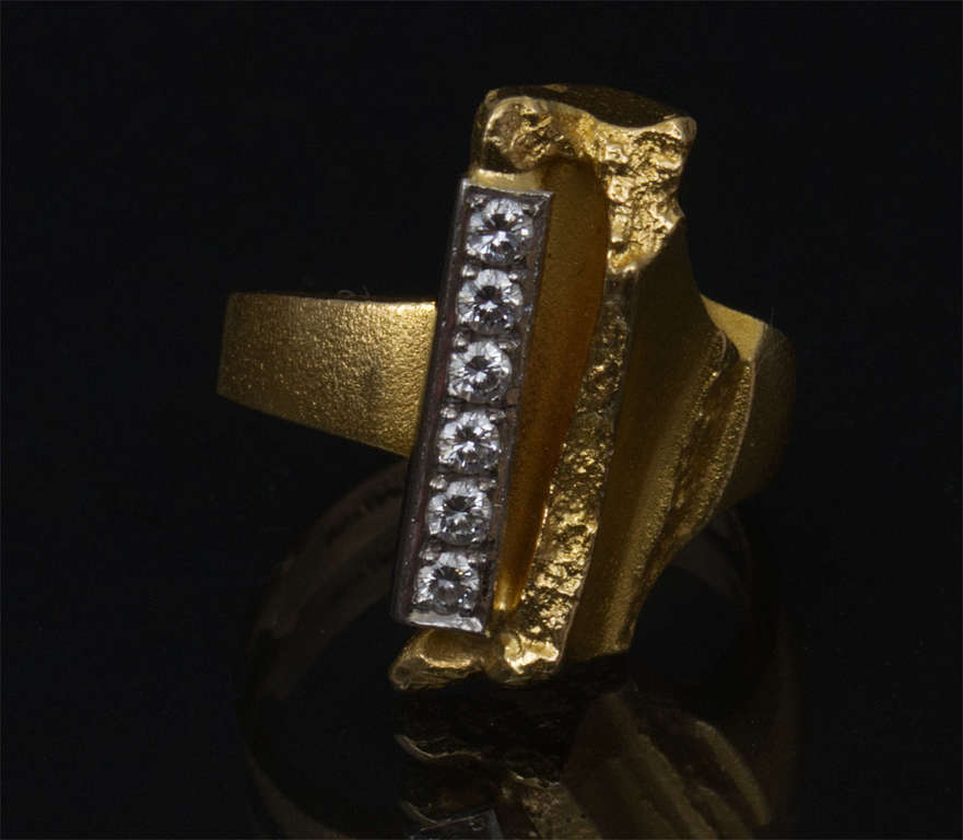 Золотое кольцо с бриллиантами 