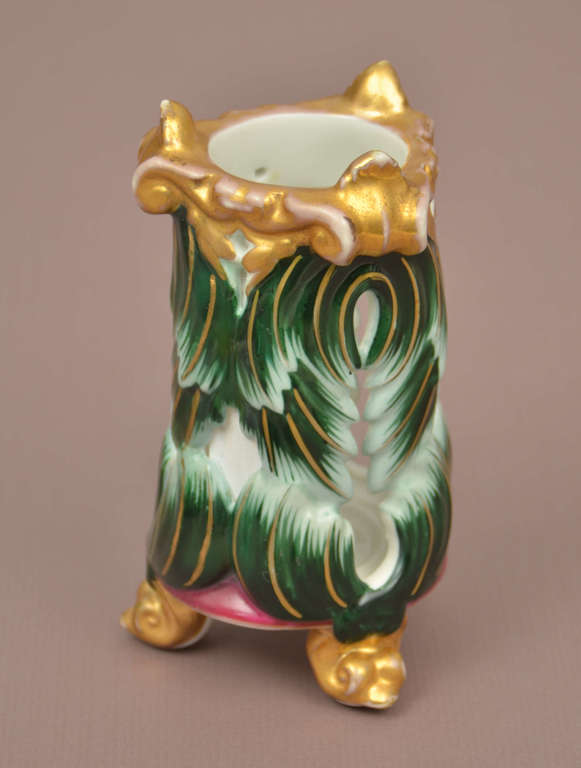 Porcelain feather holder