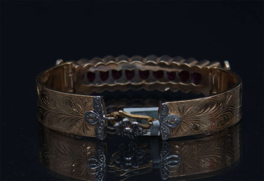 Gold bracelet with diamonds and rubbies