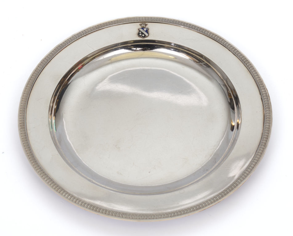 Silver plate with the coat of arms of the von Richter family