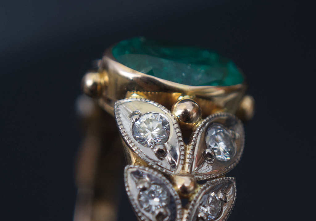 Золотое кольцо с изумрудоми бриллиантами