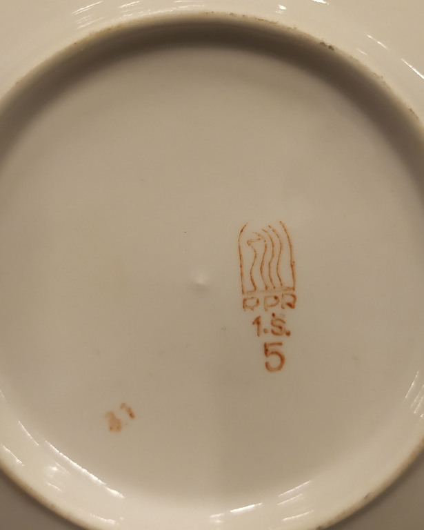 Porcelain serving plates 
