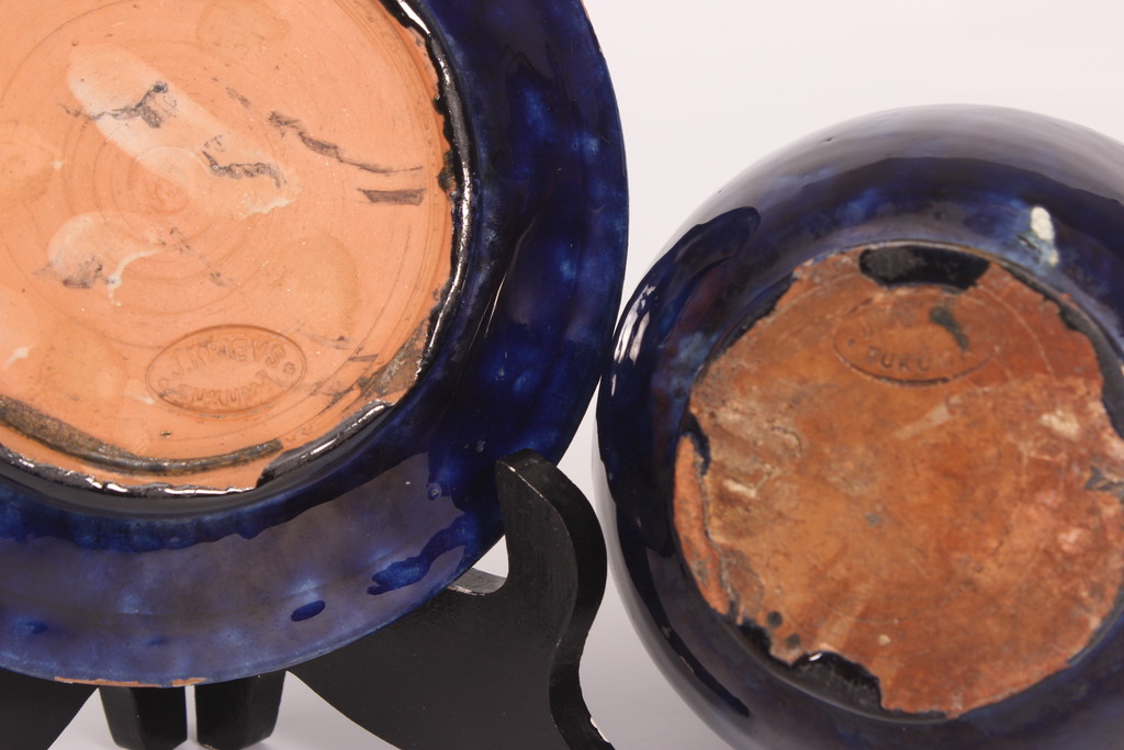 Keramikas vāze un šķīvis