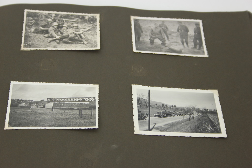 Vācu karavīra vēstures albums ar dokumentiem, zīmējumiem