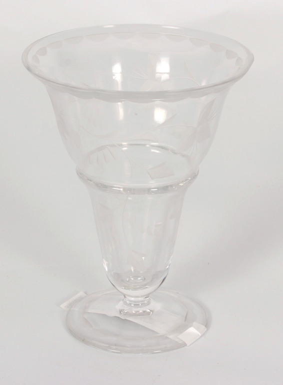 Glass vase on the leg (there is a defect)