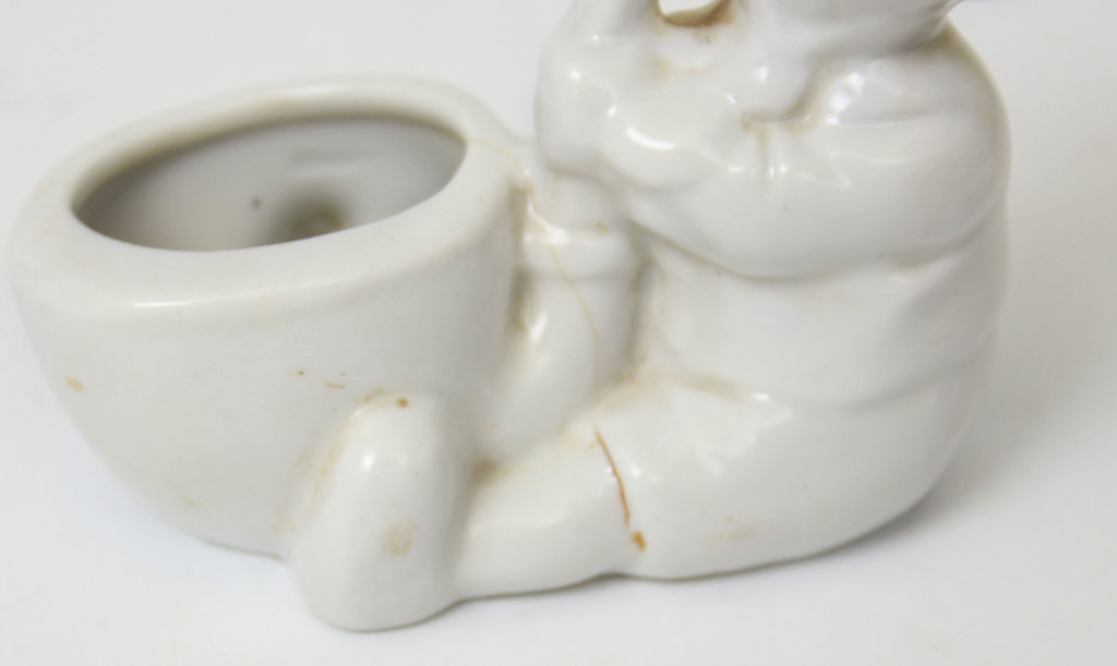 Porcelain figurine/utensil 