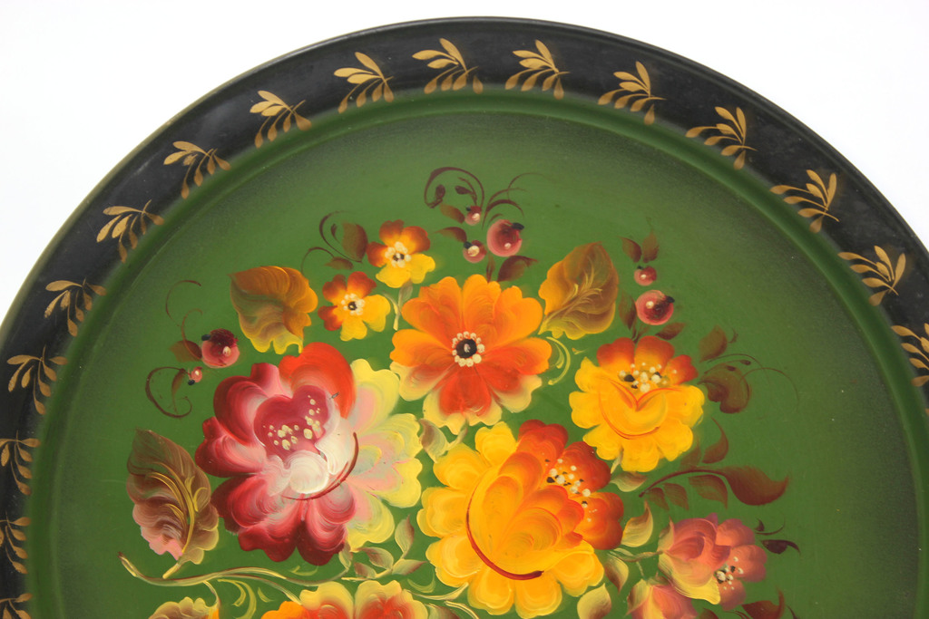 Декоративная металлическая тарелка с ручной росписью 